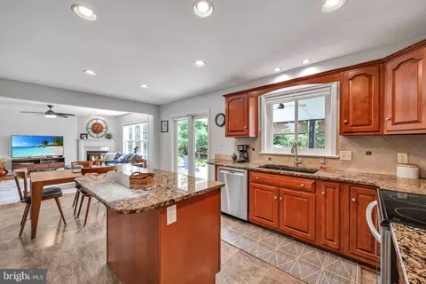 Kitchen - 9 Field Ln, Lititz, PA 17543 photo 4 of 5