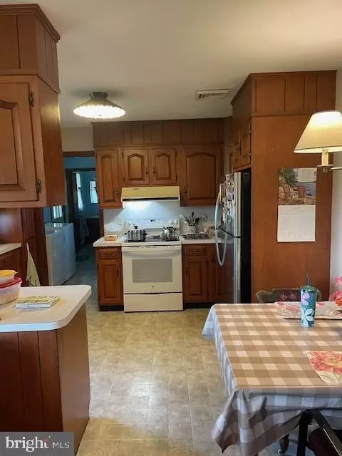 Kitchen - 1339 E Oregon Rd, Lititz, PA 17543 photo 2 of 3