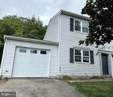1081 Cloverton Dr, Columbia, PA 17512