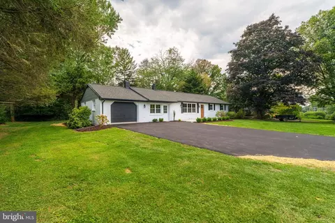 Exterior - 404 Owl Hill Rd, Lititz, PA 17543 photo 2 of 5