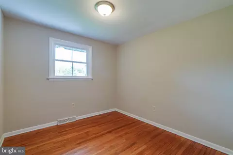 Bedroom - 404 Owl Hill Rd, Lititz, PA 17543 photo 4 of 4