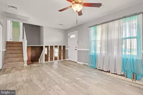 Living - 532 Wood View Dr, Lititz, PA 17543 photo 1 of 3