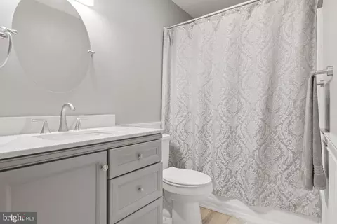 Bath - 532 Wood View Dr, Lititz, PA 17543 photo 1 of 2