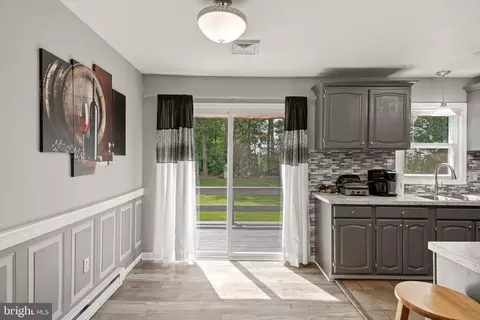 Entry Way - 532 Wood View Dr, Lititz, PA 17543 photo 2 of 4