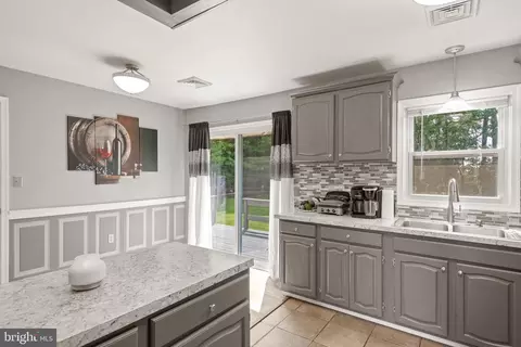 Kitchen - 532 Wood View Dr, Lititz, PA 17543 photo 4 of 4