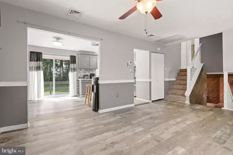Living - 532 Wood View Dr, Lititz, PA 17543 photo 2 of 3