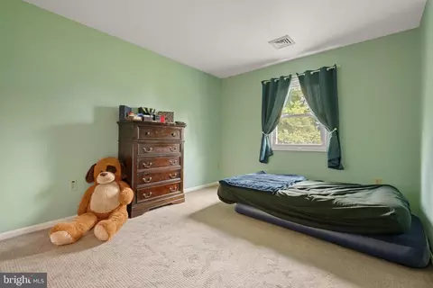Bedroom - 532 Wood View Dr, Lititz, PA 17543 photo 4 of 5