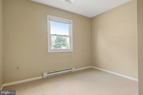 Bedroom - 532 Wood View Dr, Lititz, PA 17543 photo 3 of 5