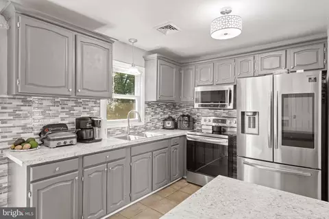 Kitchen - 532 Wood View Dr, Lititz, PA 17543 photo 2 of 4