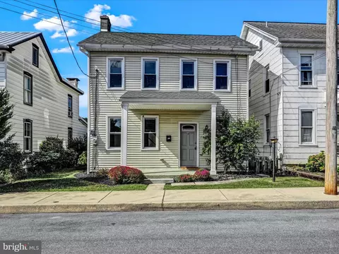 34 S Charles St, Ephrata, PA 17522