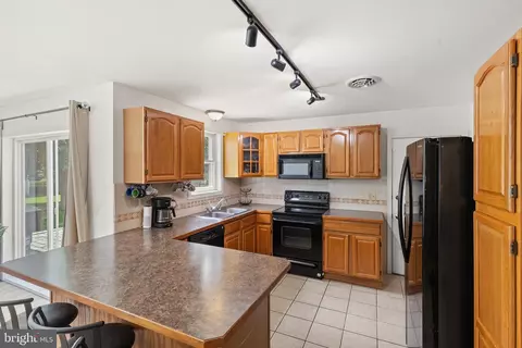 Kitchen - 311 Partridge Dr, Lititz, PA 17543 photo 2 of 4