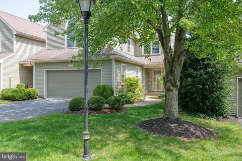 75 Deer Ford Dr, Lancaster, PA 17601