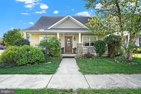 55 Honeysuckle Dr, Marietta, PA 17547