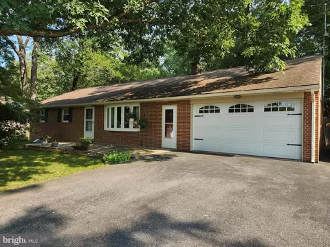 3761 Elizabethtown Rd, Manheim, PA 17545