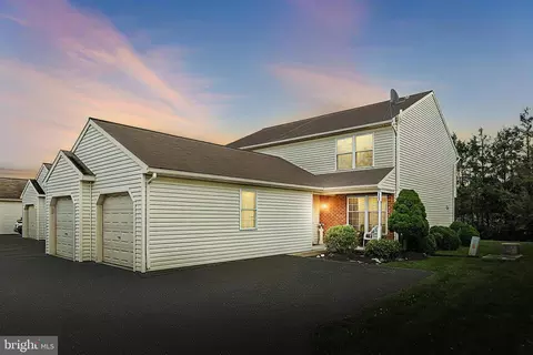 362 Deerfield Dr, Mount Joy, PA 17552