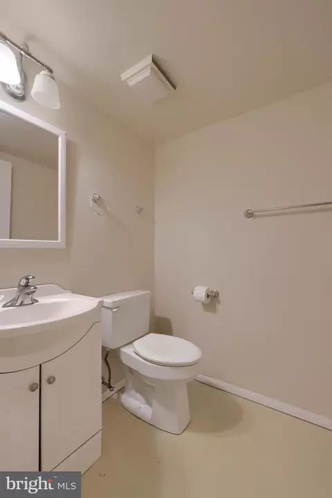 Bath - 413 Woodcrest Ave, Lititz, PA 17543 photo 6 of 6