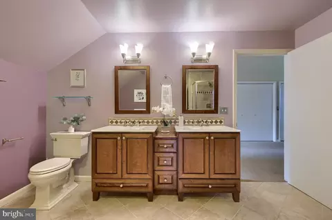 Bath - 413 Woodcrest Ave, Lititz, PA 17543 photo 2 of 6