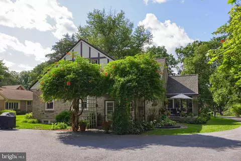 Exterior - 413 Woodcrest Ave, Lititz, PA 17543 photo 5 of 11