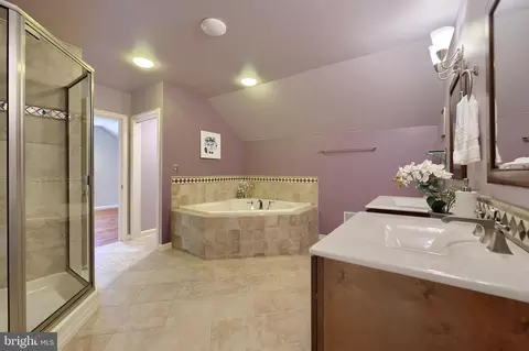 Bath - 413 Woodcrest Ave, Lititz, PA 17543 photo 4 of 6