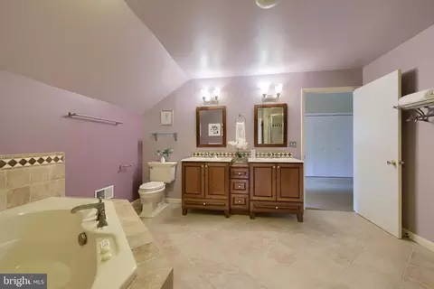 Bath - 413 Woodcrest Ave, Lititz, PA 17543 photo 3 of 6