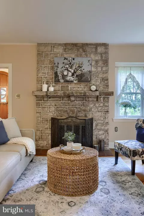 Living - 413 Woodcrest Ave, Lititz, PA 17543 photo 1 of 2