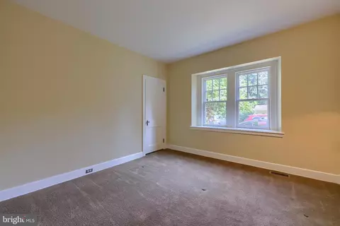 Bedroom - 413 Woodcrest Ave, Lititz, PA 17543 photo 2 of 2