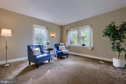 Living - 413 Woodcrest Ave, Lititz, PA 17543 photo 2 of 2