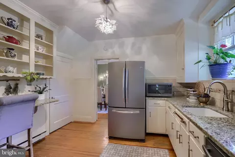Kitchen - 413 Woodcrest Ave, Lititz, PA 17543 photo 3 of 4