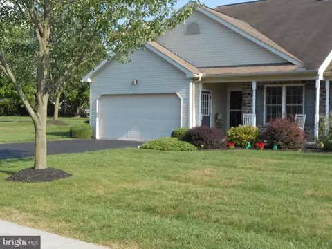 402 Thrush Dr, Manheim, PA 17545