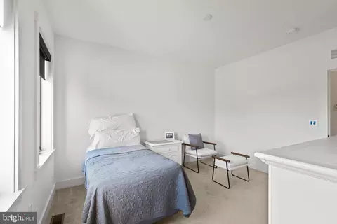Bedroom - 601 Stonehenge Dr, Lititz, PA 17543 photo 11 of 12