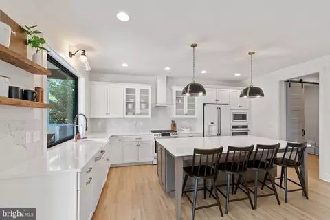 Kitchen - 601 Stonehenge Dr, Lititz, PA 17543 photo 3 of 4