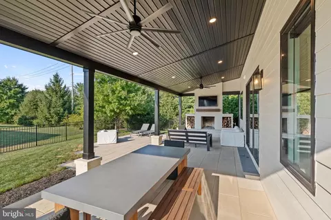 Exterior - 601 Stonehenge Dr, Lititz, PA 17543 photo 8 of 13