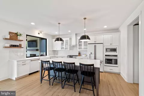 Kitchen - 601 Stonehenge Dr, Lititz, PA 17543 photo 2 of 4