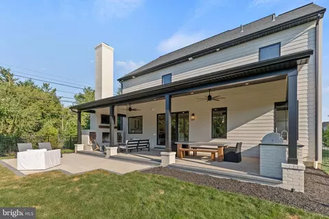 Exterior - 601 Stonehenge Dr, Lititz, PA 17543 photo 6 of 13