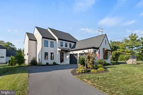 Exterior - 601 Stonehenge Dr, Lititz, PA 17543 photo 4 of 13