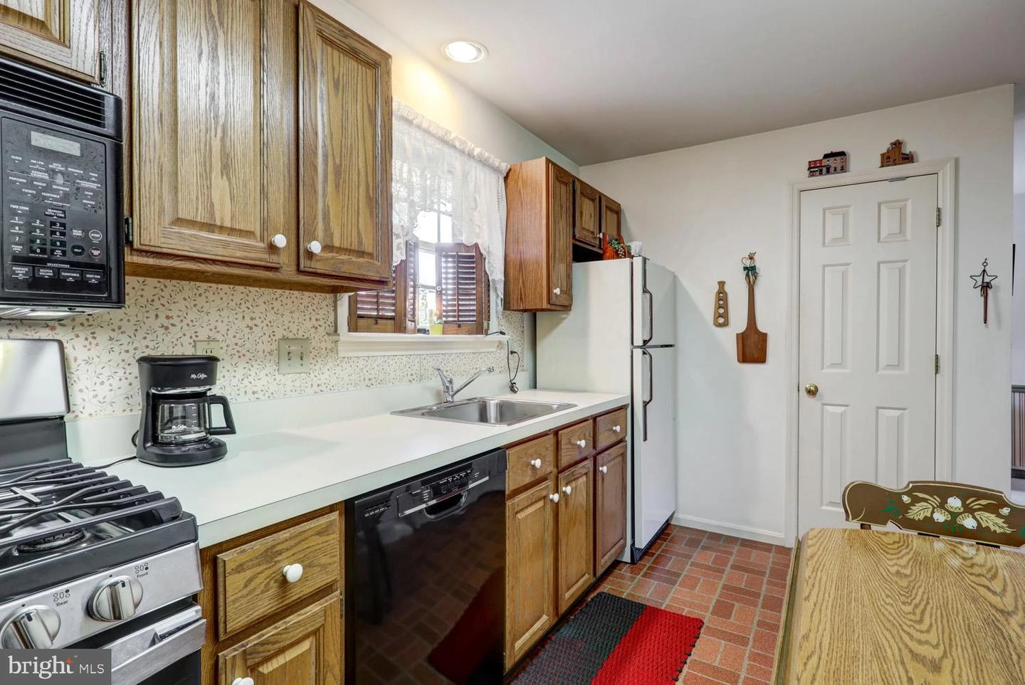 Kitchen - 18 Amberly Way, Lititz, PA 17543 photo 2 of 2