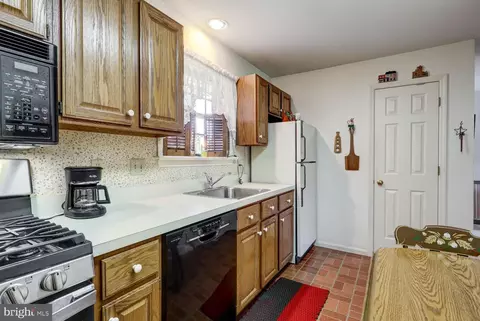 Kitchen - 18 Amberly Way, Lititz, PA 17543 photo 2 of 2