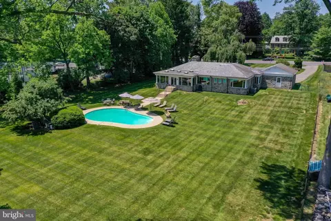 1536 New Holland Pike, Lancaster, PA 17601