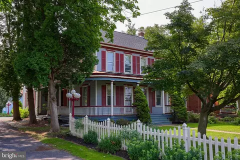 330 Manor Ave, Millersville, PA 17551