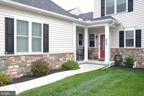 372 English Ivy Dr, Lititz, PA 17543