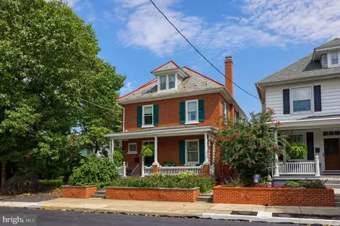 213 S Spruce St, Lititz, PA 17543 photo 4