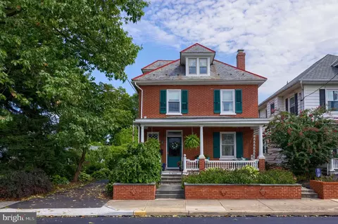 213 S Spruce St, Lititz, PA 17543 photo 2
