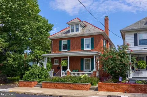 213 S Spruce St, Lititz, PA 17543 photo 5