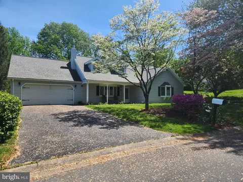 1721 Hidden Ln, Lancaster, PA 17603