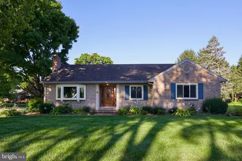 64 Glendale Dr, Lancaster, PA 17602