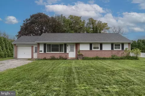 5973 Lemon St, East Petersburg, PA 17520