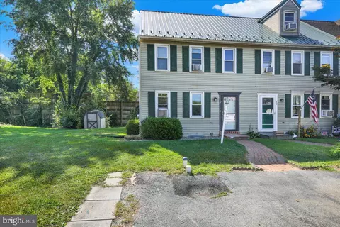 12 Hilldale Dr, Ephrata, PA 17522