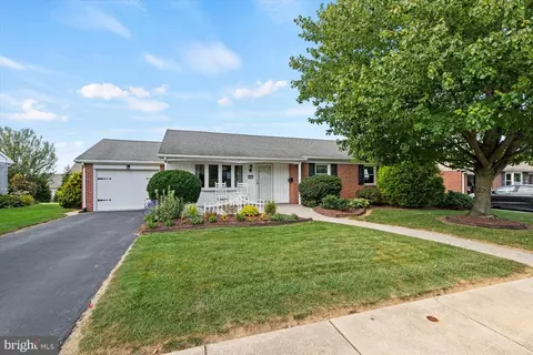 567 Westfield Dr, New Holland, PA 17557