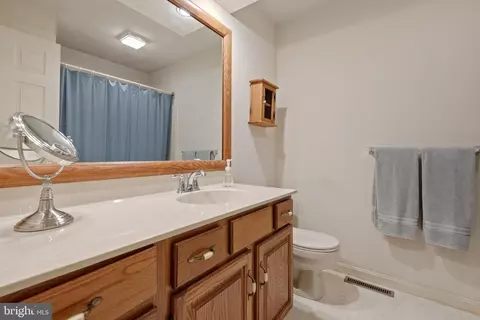 Bath - 150 Briar Hill Rd, Lititz, PA 17543 photo 4 of 4
