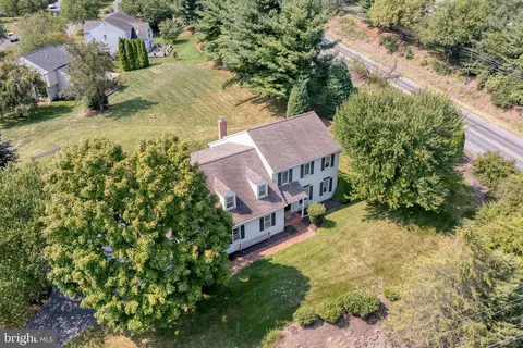 View/Area - 150 Briar Hill Rd, Lititz, PA 17543 photo 3 of 5